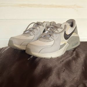 Women’s Airmax sneakers